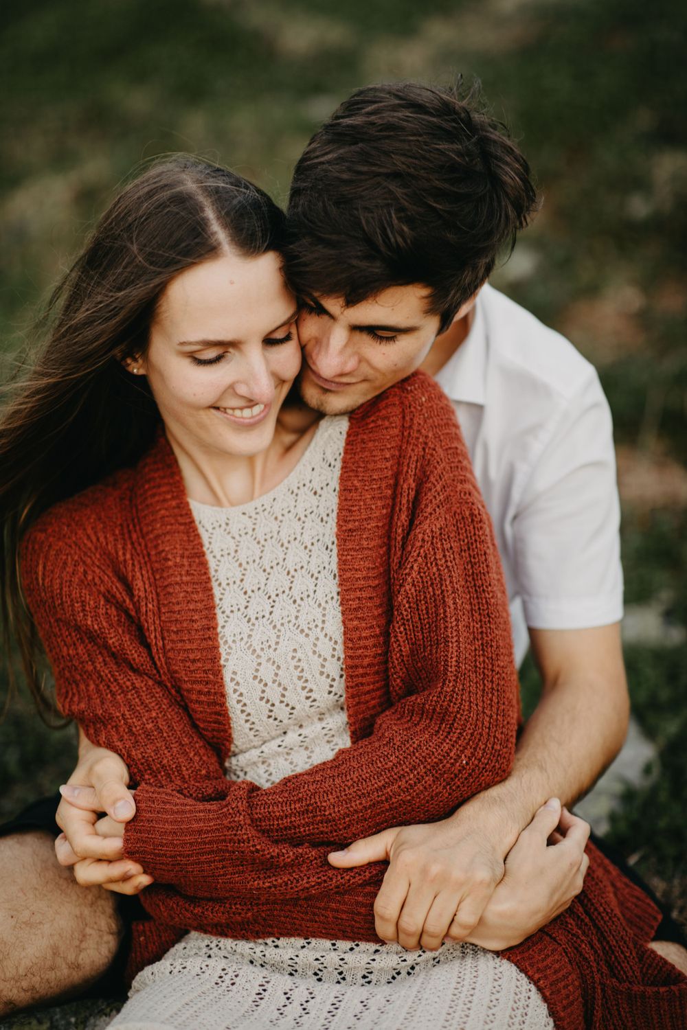An intimate couple's portrait featuring cozy autumn sweaters and natural outdoor lighting.