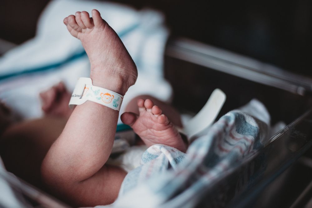 Tiny, wrinkled baby toes during a fresh 48 newborn photography session