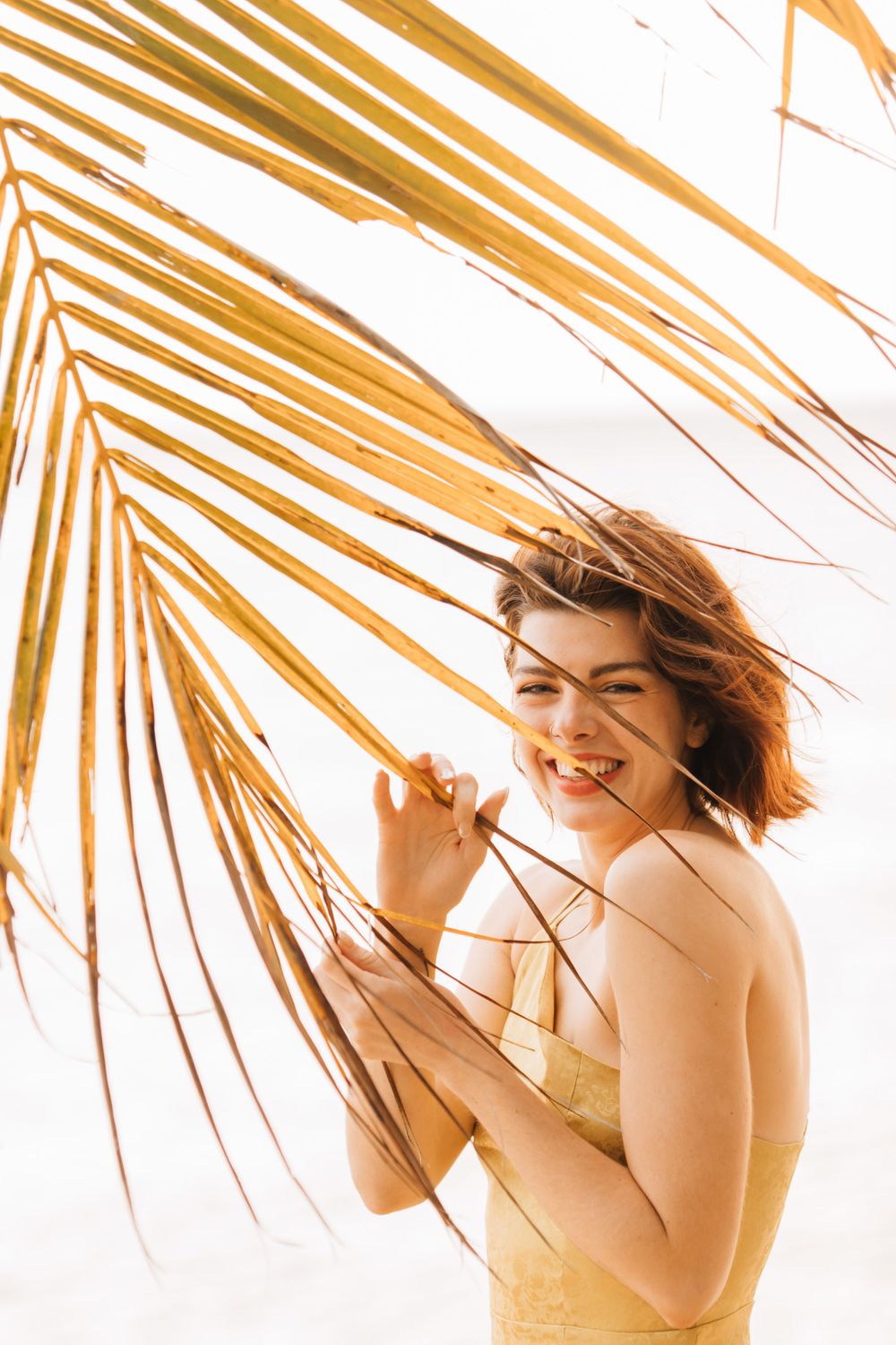 hawaii family photographer, hawaii portrait, palmtree, smile, beach