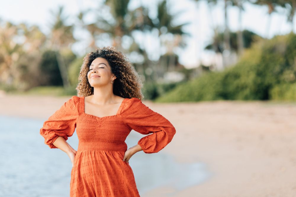 hawaii family photographer, hawaii portrait, beach, palm tree, smile, air, wind