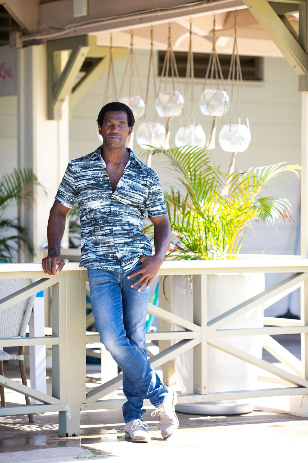 hawaii family photographer, hawaii portrait, standing, men
