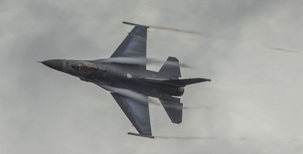 USAF F-16 in a flight demonstration photo depicting Aviation Photography