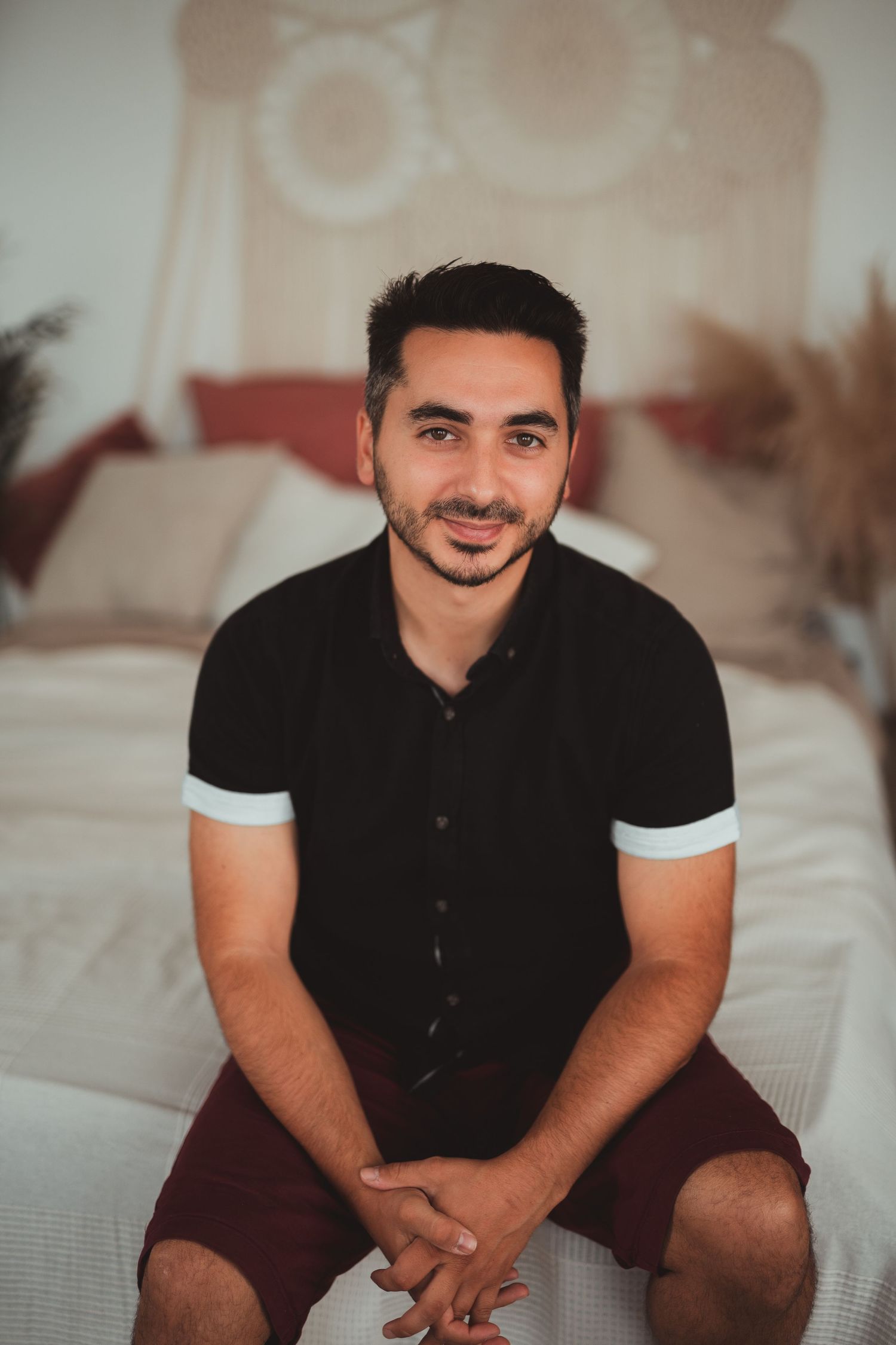 Luca Pistone, photographe, dans son studio à Baudour près de Mons en Belgique