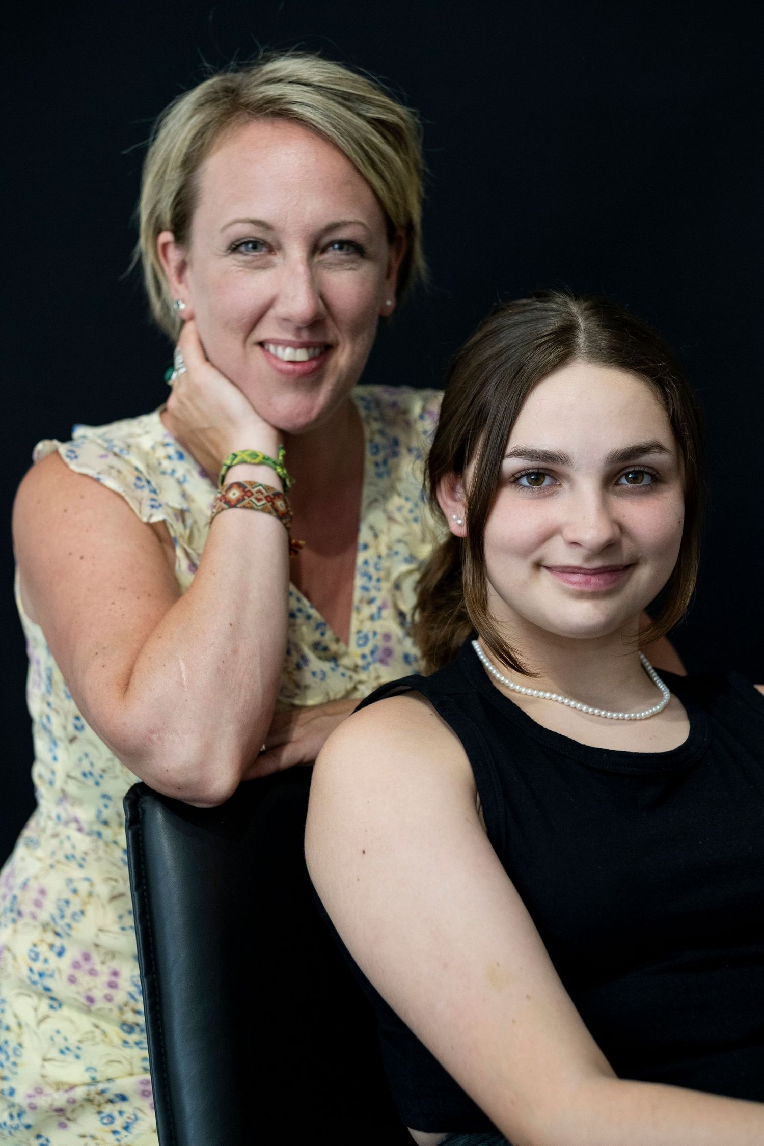 Portrait d'une mère et sa fille.  Mother & daughter portrait.