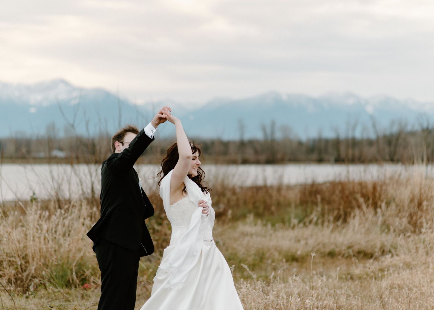 bride-groom-dancing-at-rowenas-inn-wedding