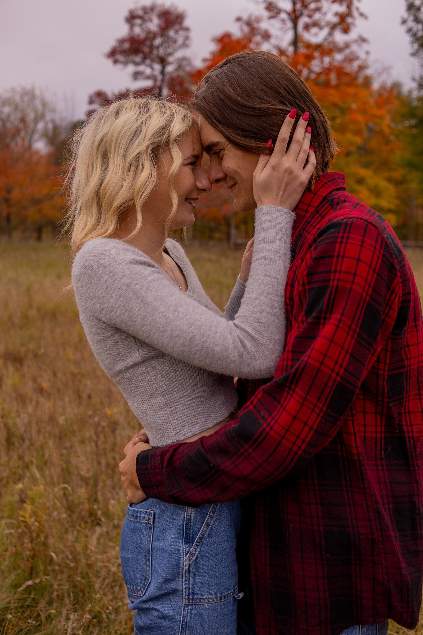 couple heads together In field