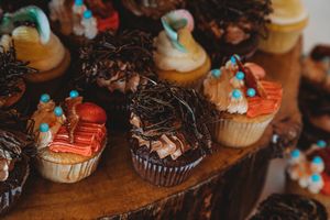 cake cupcakes bride groom wedding day big event marriage elope photographer local travel buffalo ny wny east aurora