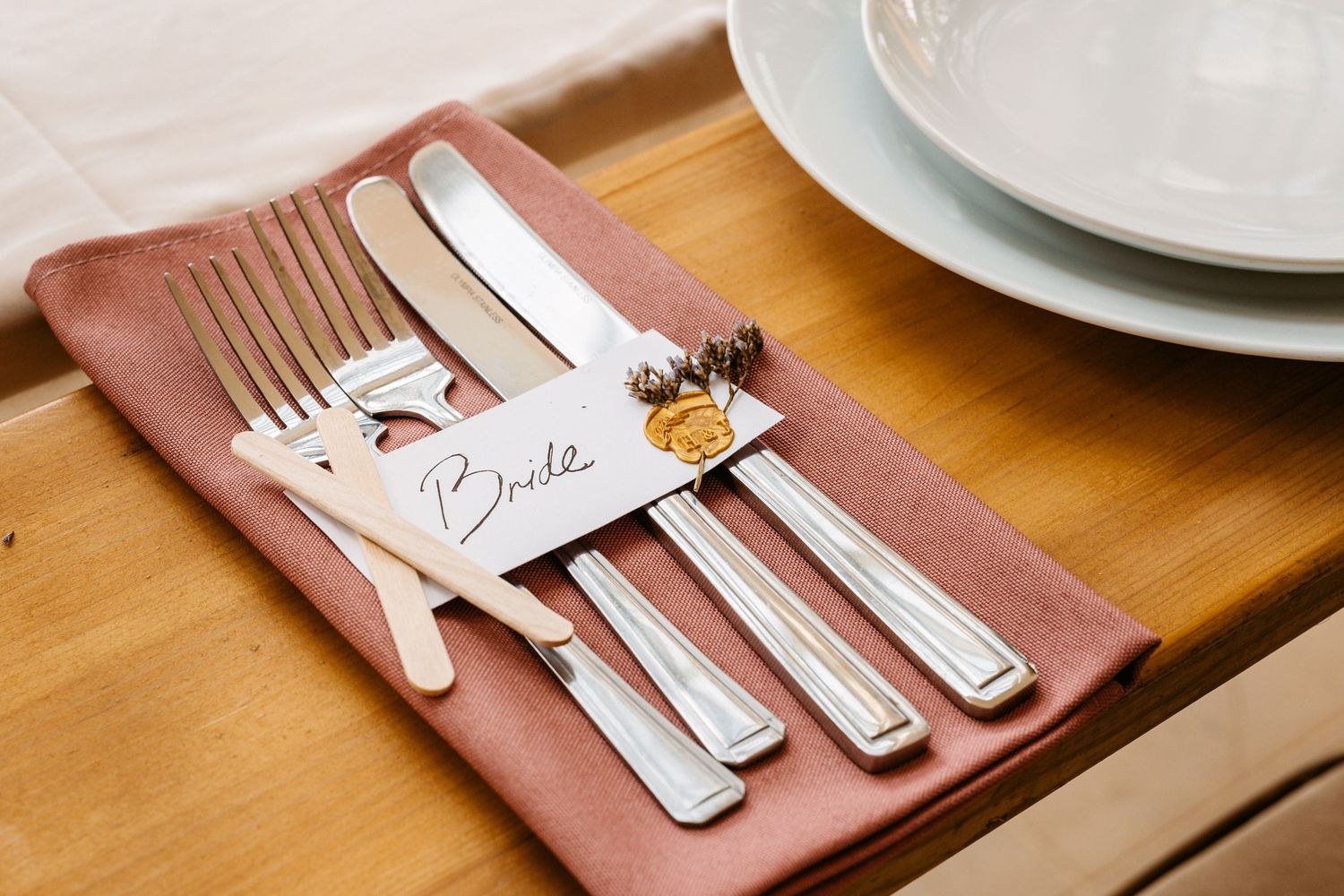 Lovely DIY touches to table scape Brides seat