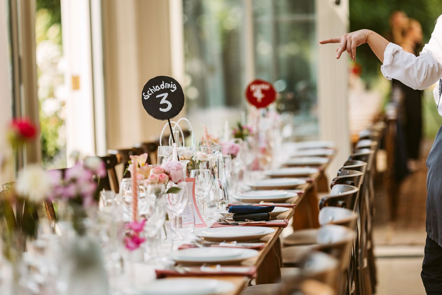 Very pretty summer themed touches to table scape with a Skiing theme added in