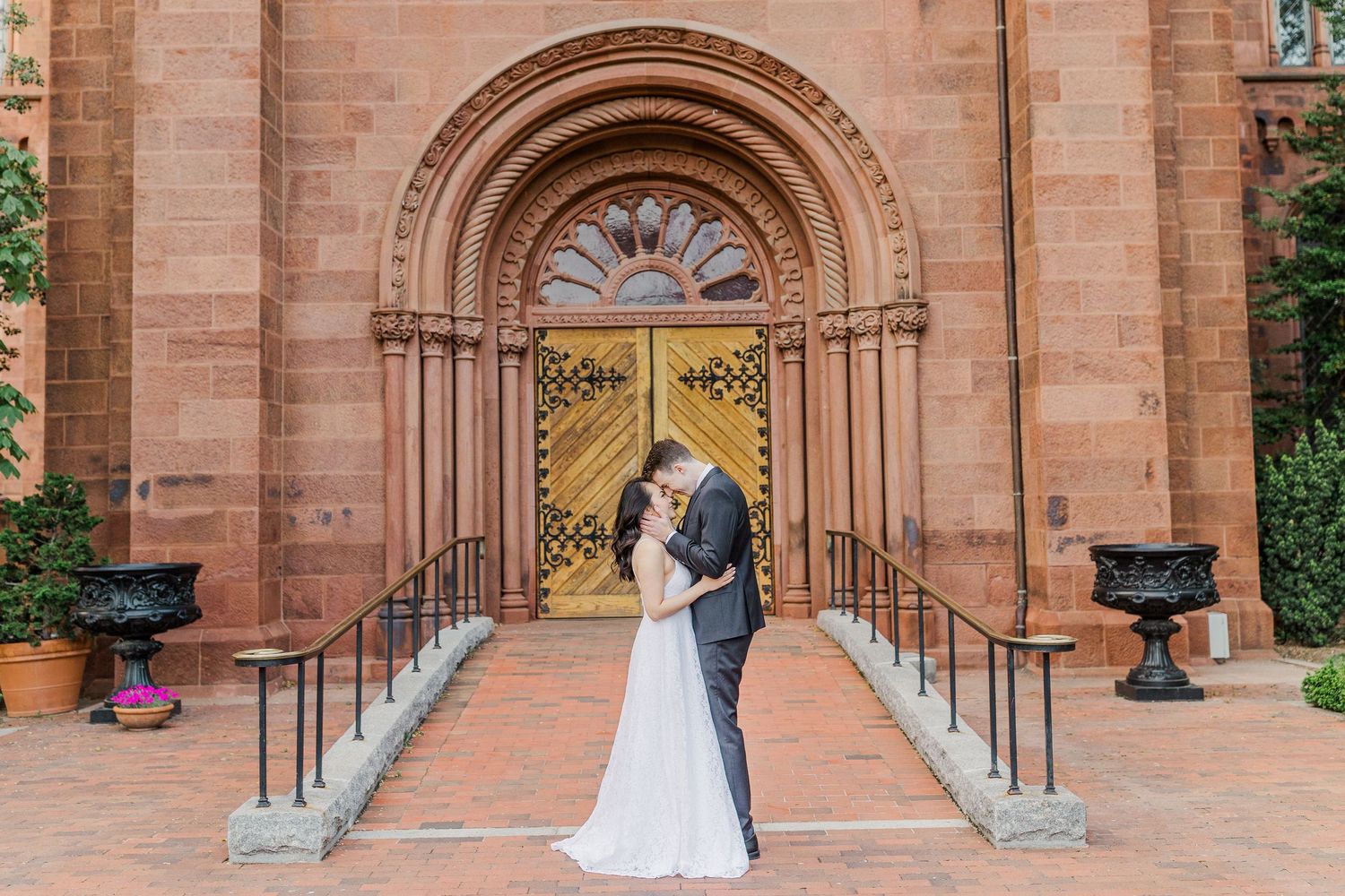 MOONGATE GARDEN WASHINGTON DC ENGAGEMENT PICTURES