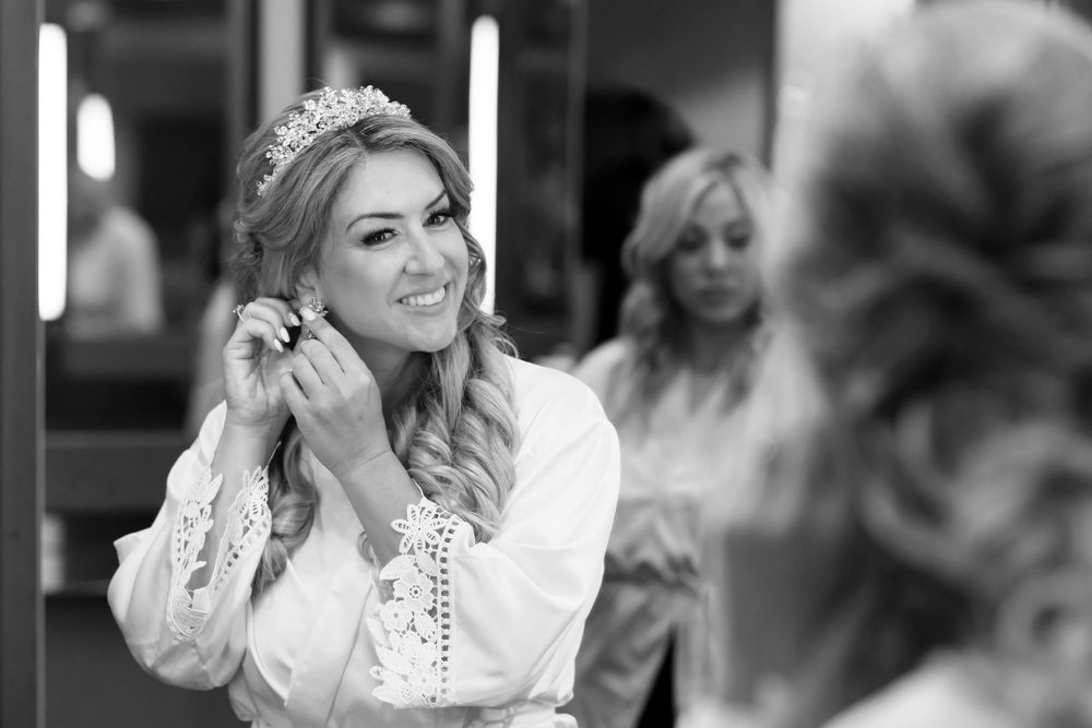 Bride gets ready on her wedding day at Firestone Country Club photographed by Tom Forrest.