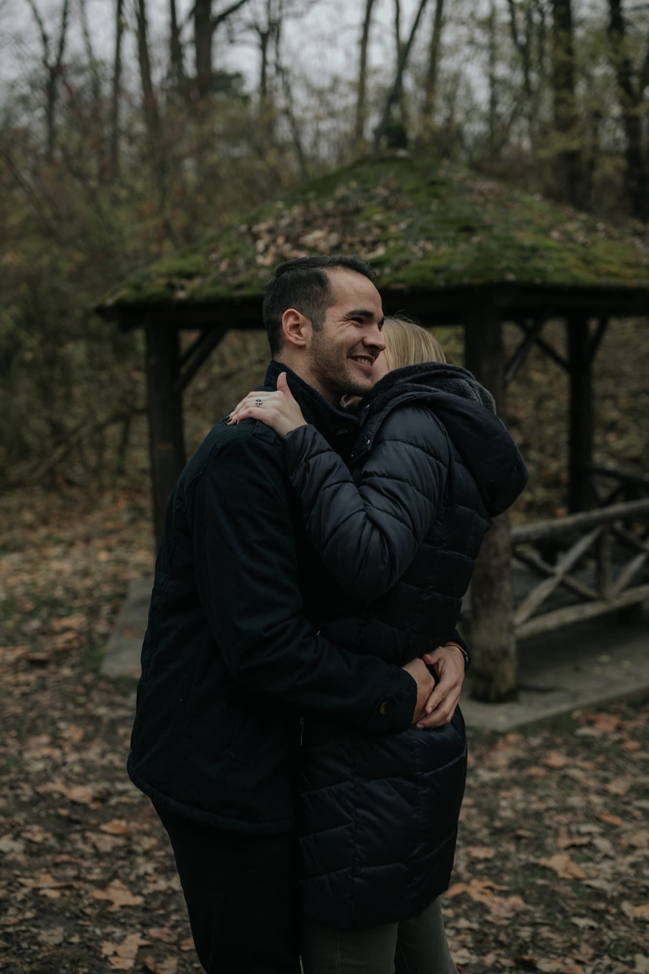 Couple-hugging-in-side-cut-park