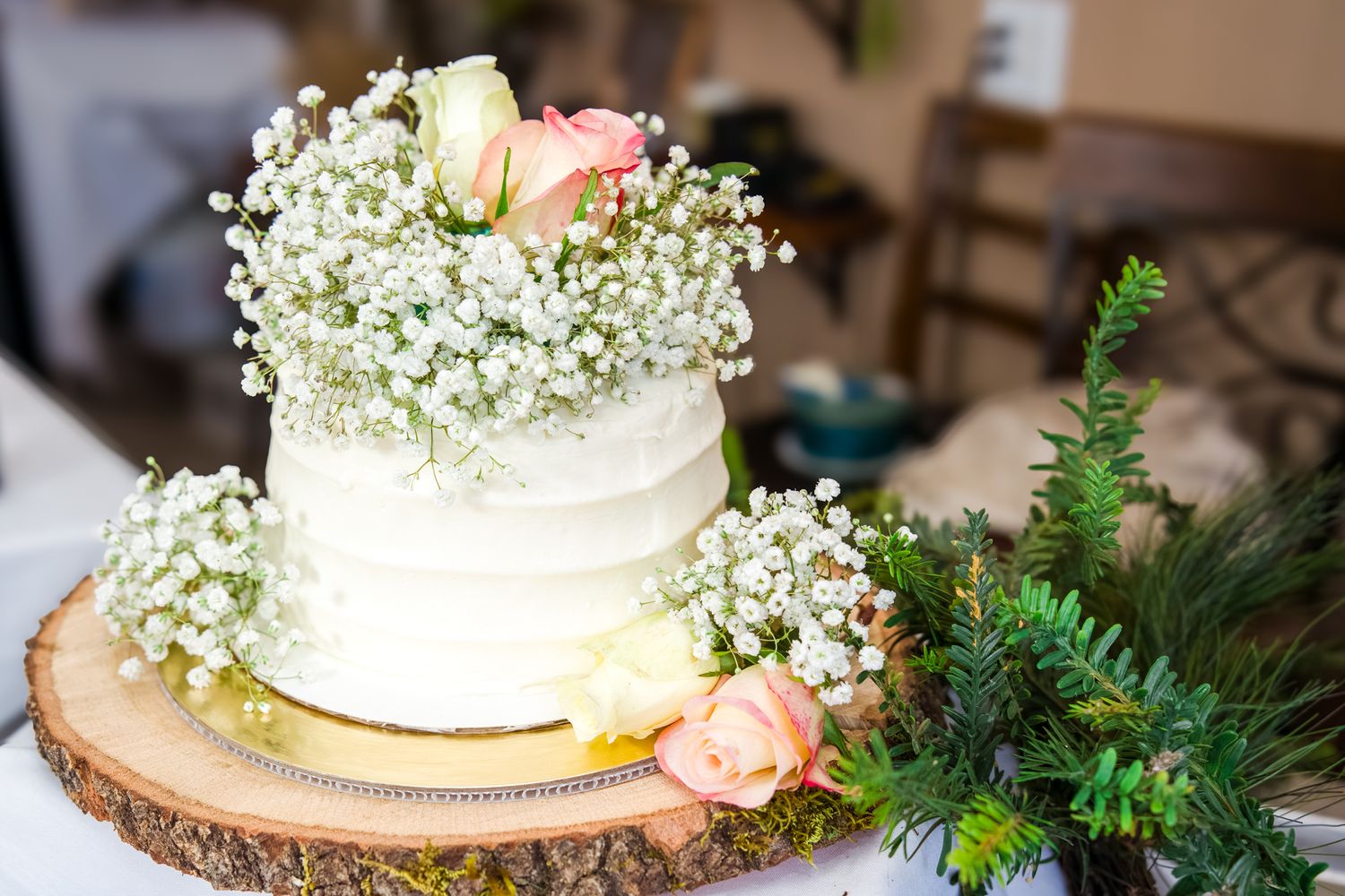 wedding cake with roses and baby's breath