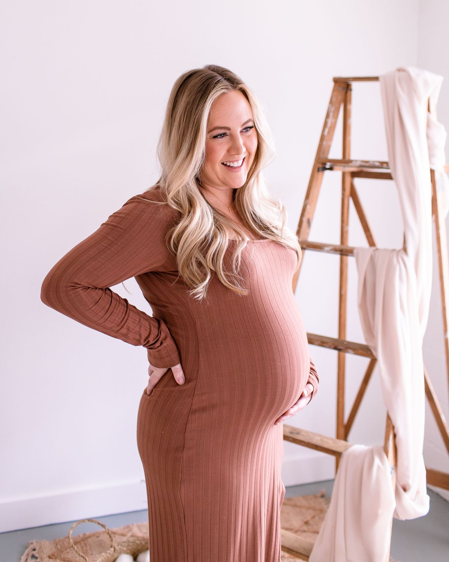 Lindsay June Photography - Maternity Photographer Edmonton