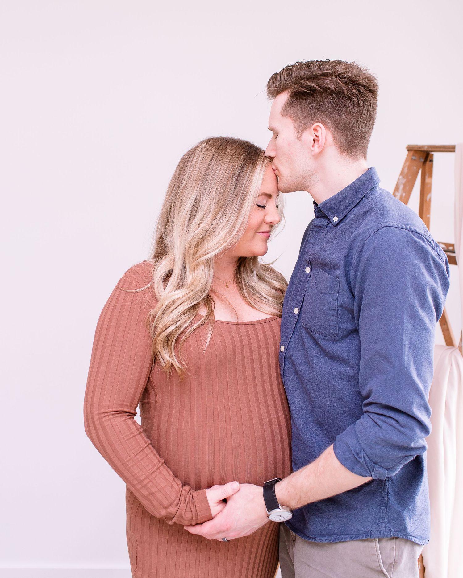 Lindsay June Photography - Maternity Photographer Edmonton