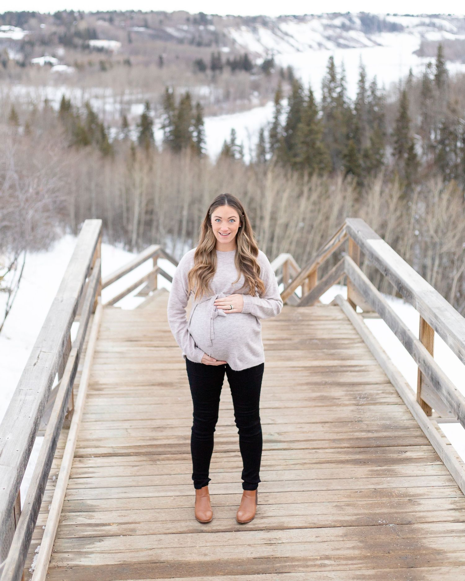 Lindsay June Photography - Maternity Photographer Edmonton