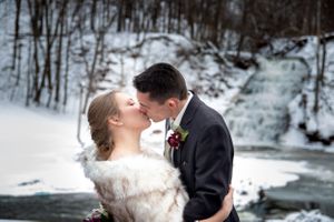 Wholesome and professional wedding photography by Pleasant Photography
