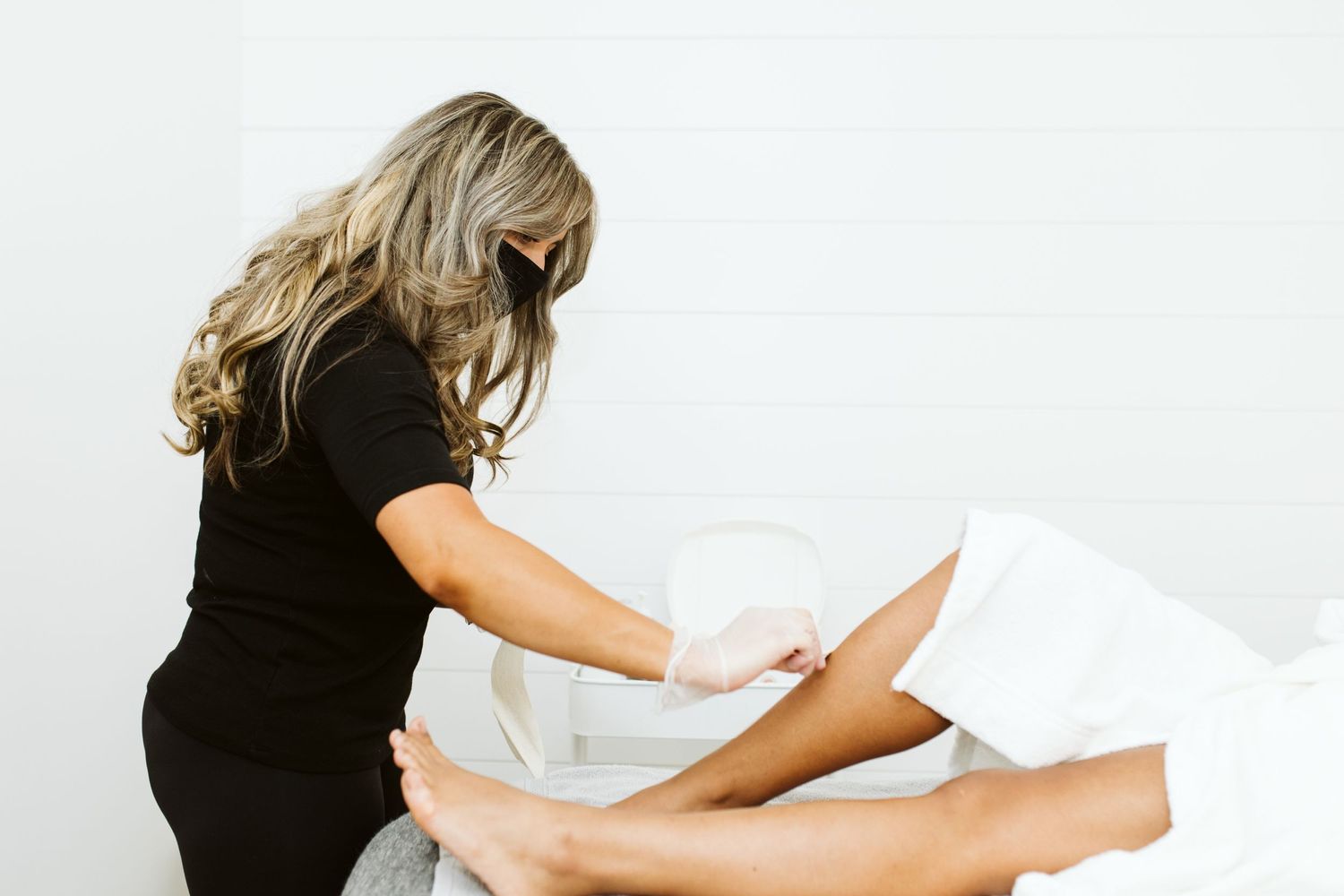 Waxing services. Full body. Brazilian and Bikini waxing. Extended Brazilian. Professional and discreet.