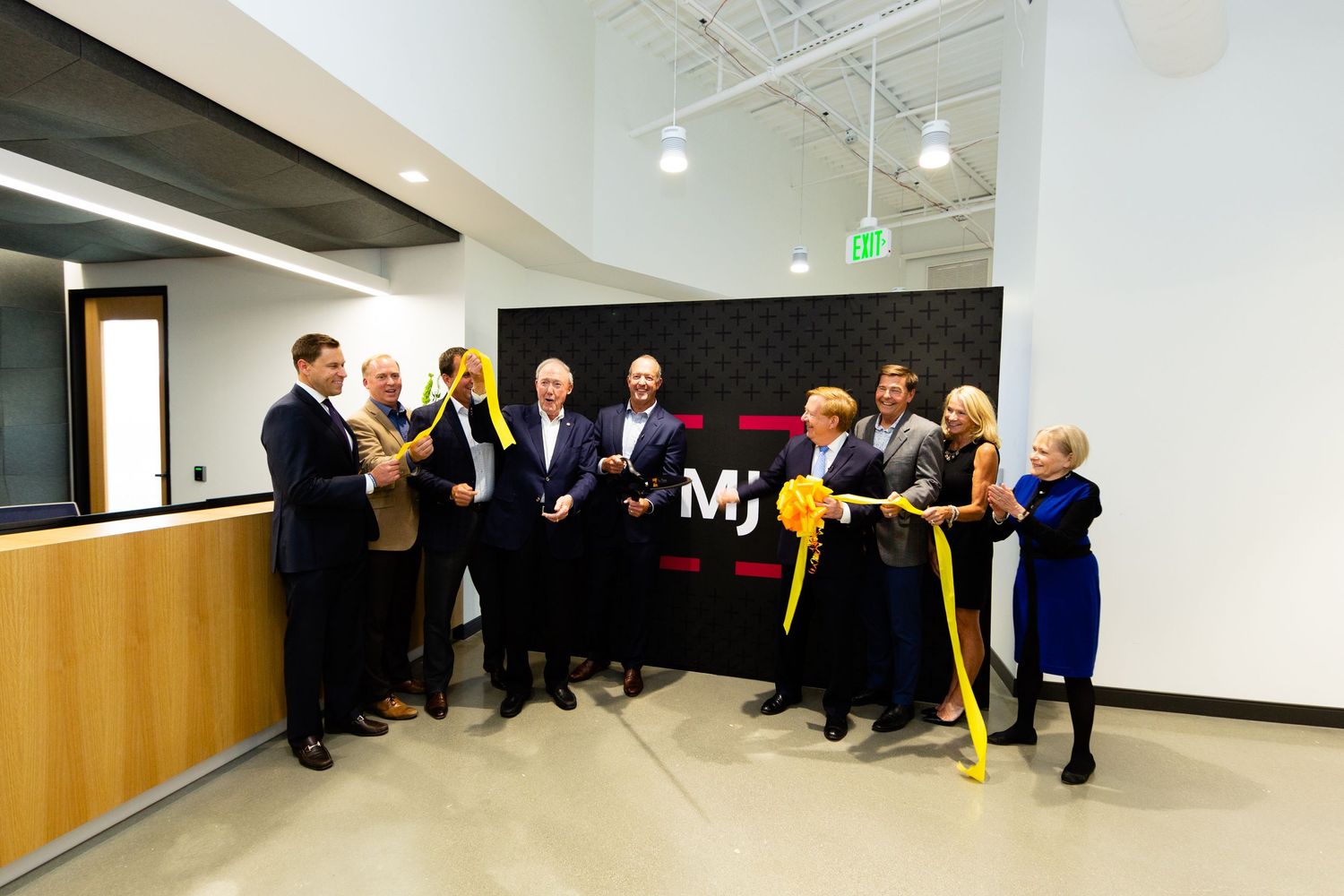 MJ Insurance opens a new office with a ribbon cutting