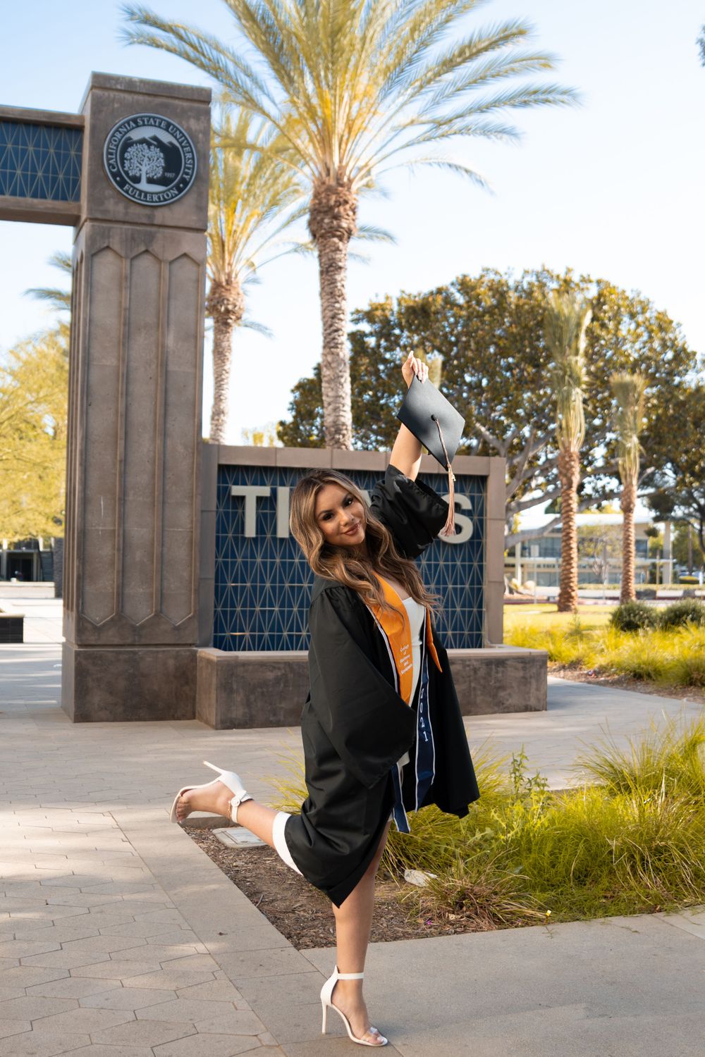Cal State Fullerton Graduation Photos. CSUF GRAD PHOTOS. Orange County.