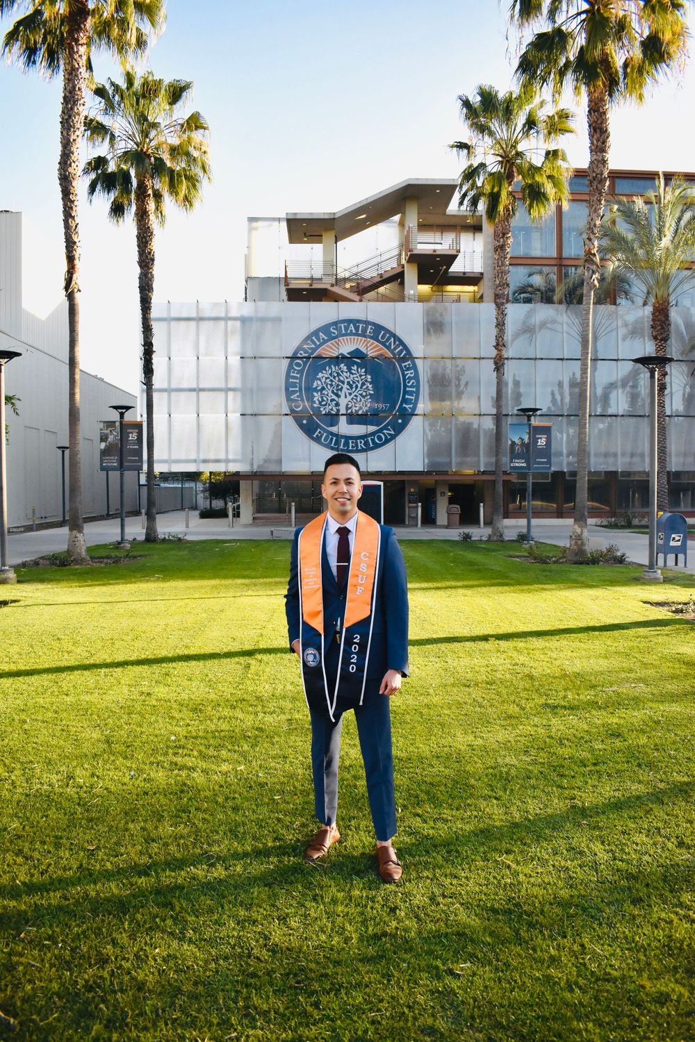 Cal State Fullerton Graduation Photos. CSUF GRAD PHOTOS. Orange County.