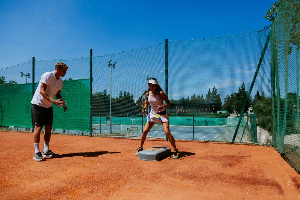 Stages de tennis pendant les vacances scolaires - CCTA - Cadart Country Tennis Académie - École de tennis à Aix en Provence - France