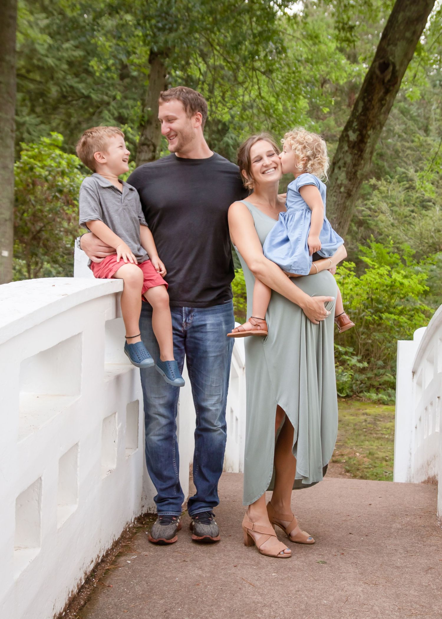 maternity family portrait white bridge Wickham Park Manchester, CT