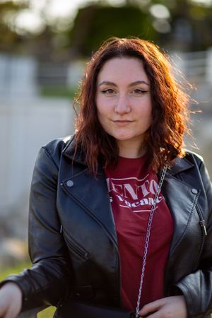 Portrait femme en extérieur fashion