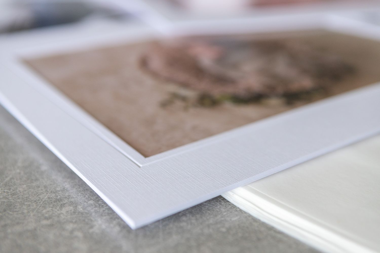 Printed images in a white matt