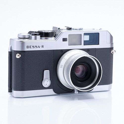 e-Commerce product shot of a Voigtlander Bessa R rangefinder camera.