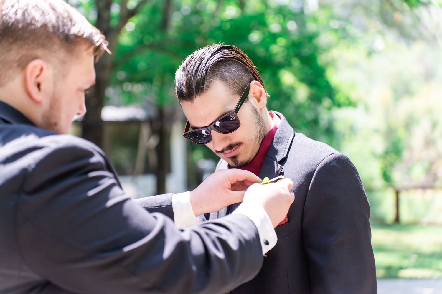 best man getting a boutonniere