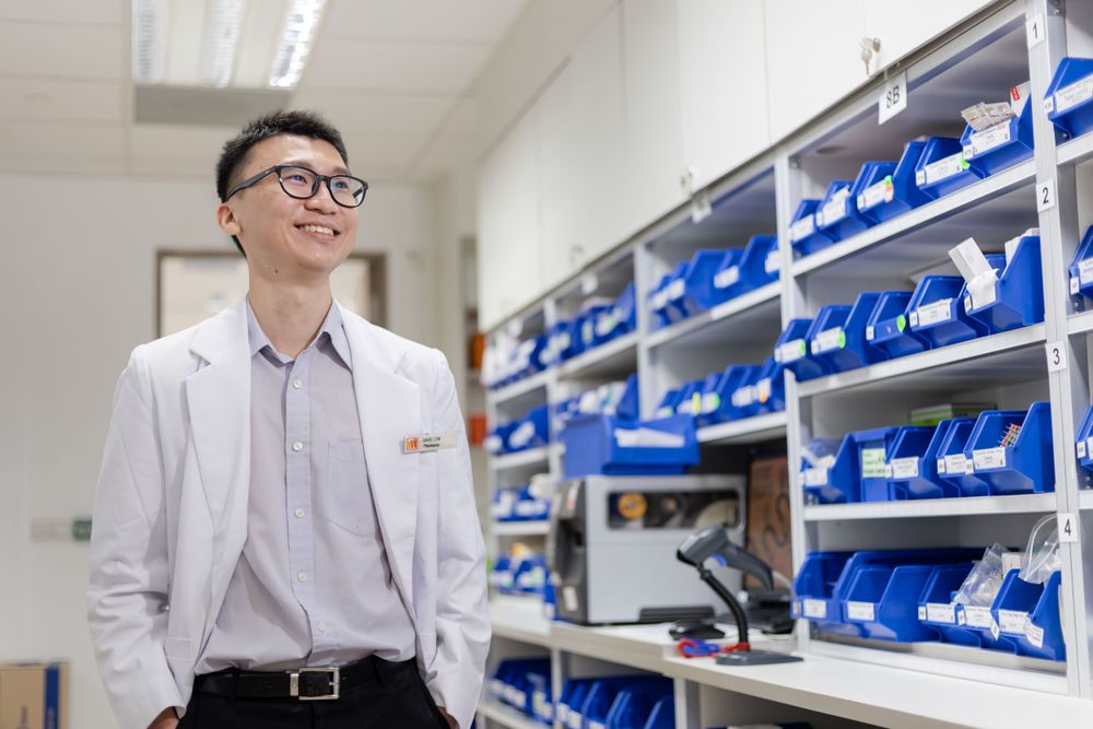 David Low Yee Chuen is a scholarship recipient of the Healthcare Merit Award and holds a Bachelor of Pharmacy from NUS.