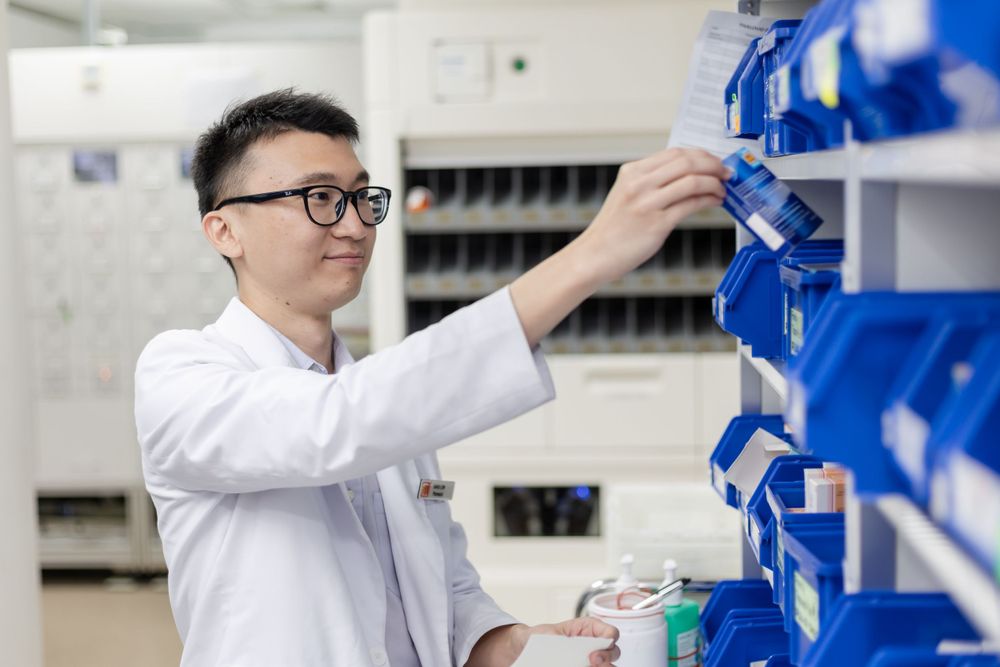 David Low Yee Chuen is a scholarship recipient of the Healthcare Merit Award and holds a Bachelor of Pharmacy from NUS.