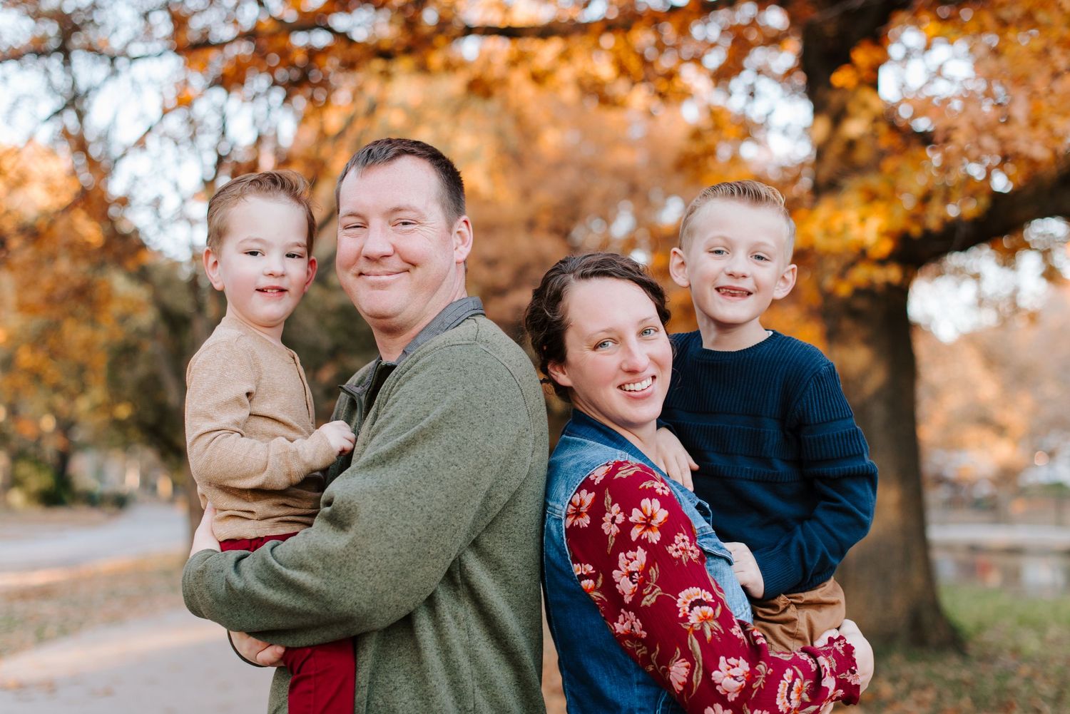 Fall family photos by Wichita, KS photographer at Eastborough Park
