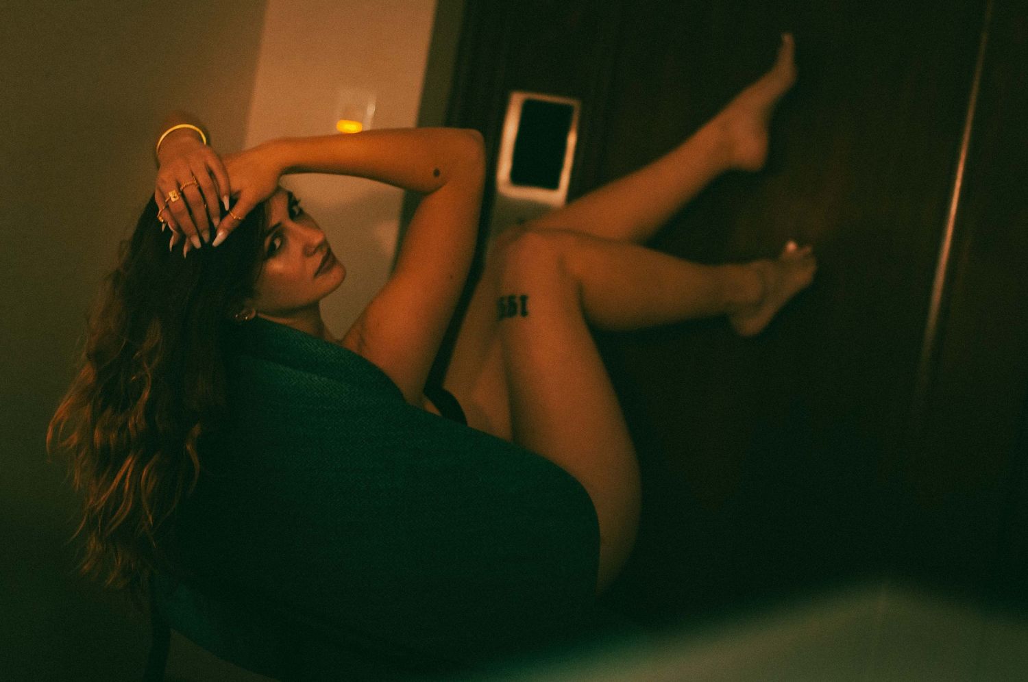 San Diego Boudoir Photography. Beautiful femme fatale. Marriott Hotel, Gaslamp Quarter. San DIego, CA