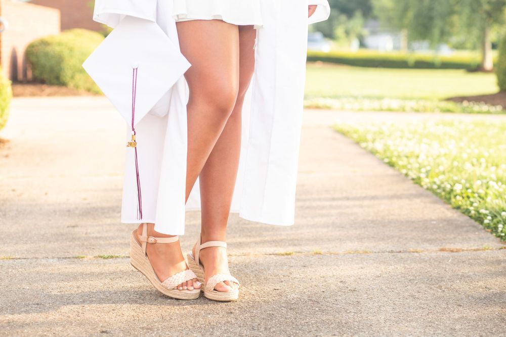 kentucky Lexington Georgetown Cynthiana Senior photographer cap and gown session