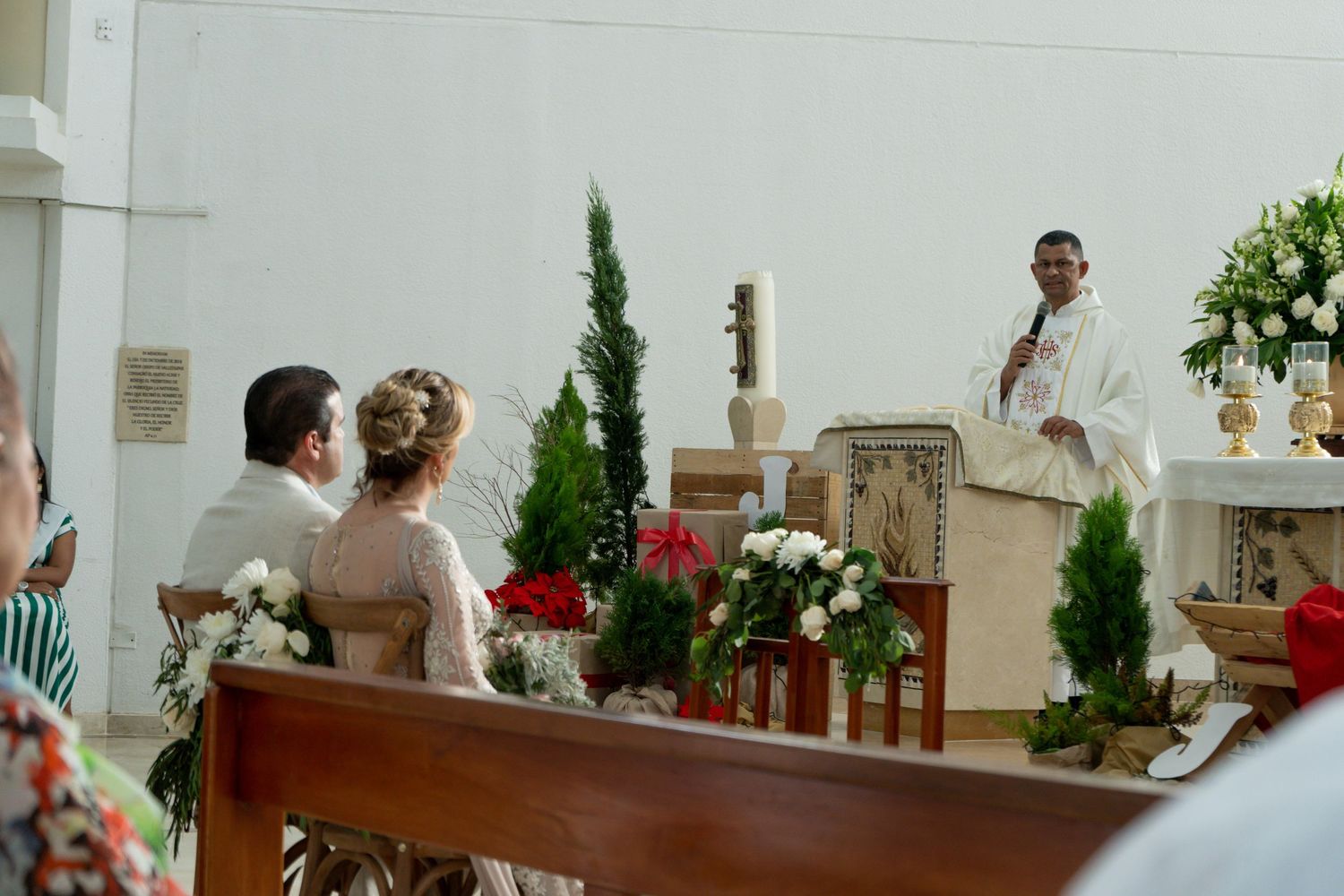 Es un momento en el que los novios se unen ante Dios y ante sus seres queridos para hacer sus votos y sellar su amor.