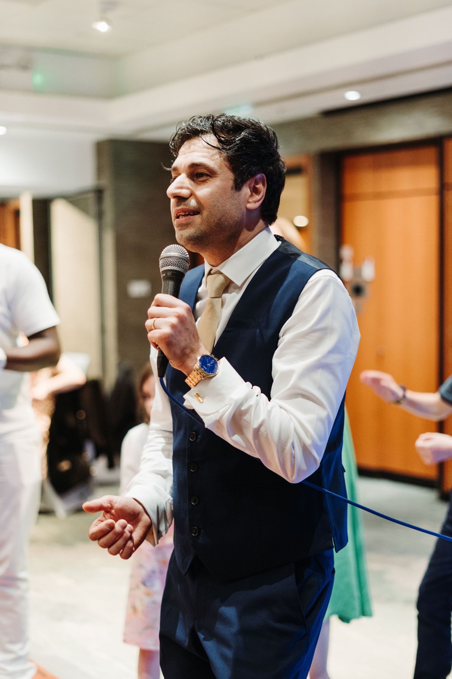 singing for the bride as a surprised at the wedding day