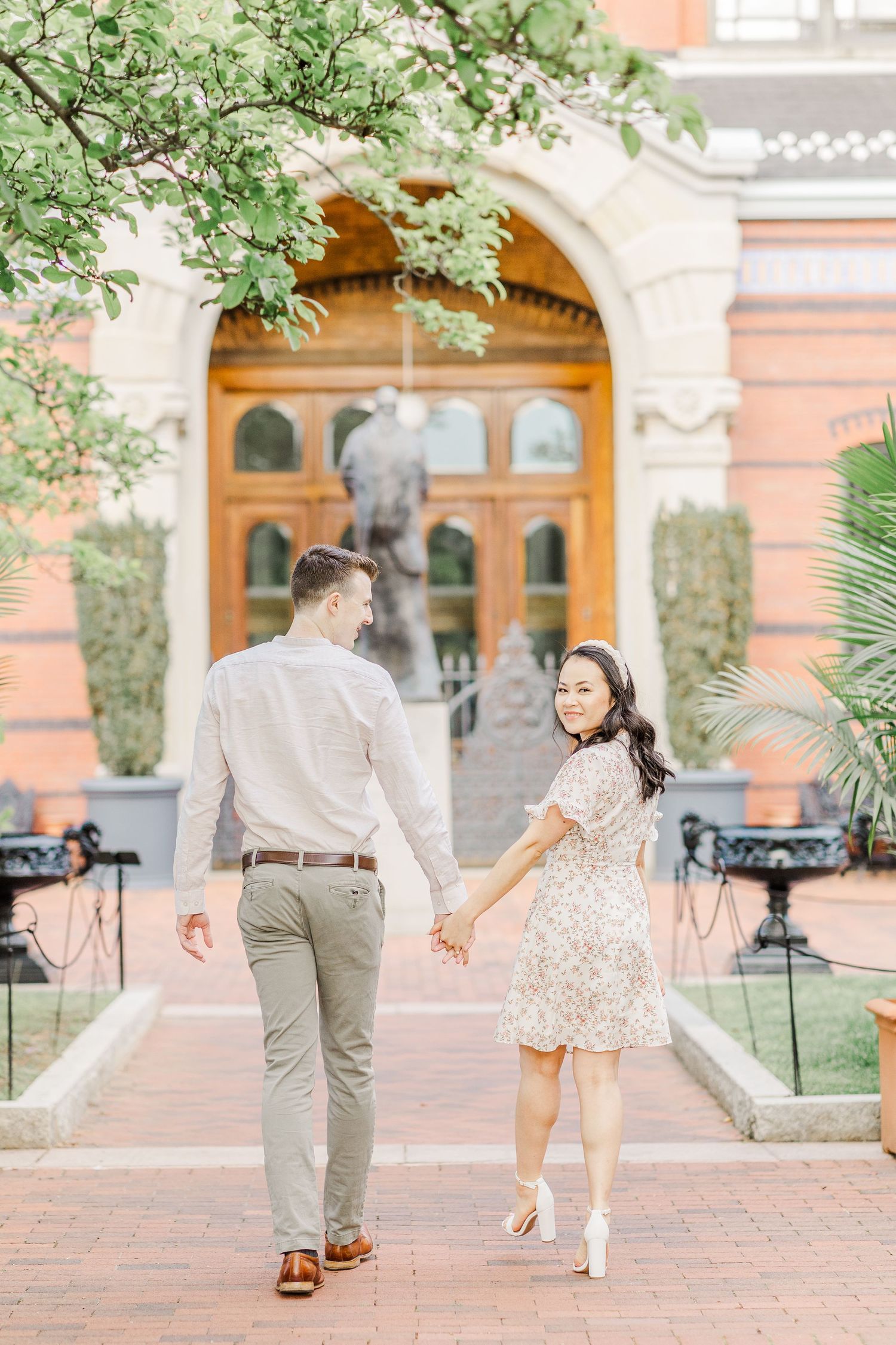 MOONGATE GARDEN WASHINGTON DC ENGAGEMENT PICTURES