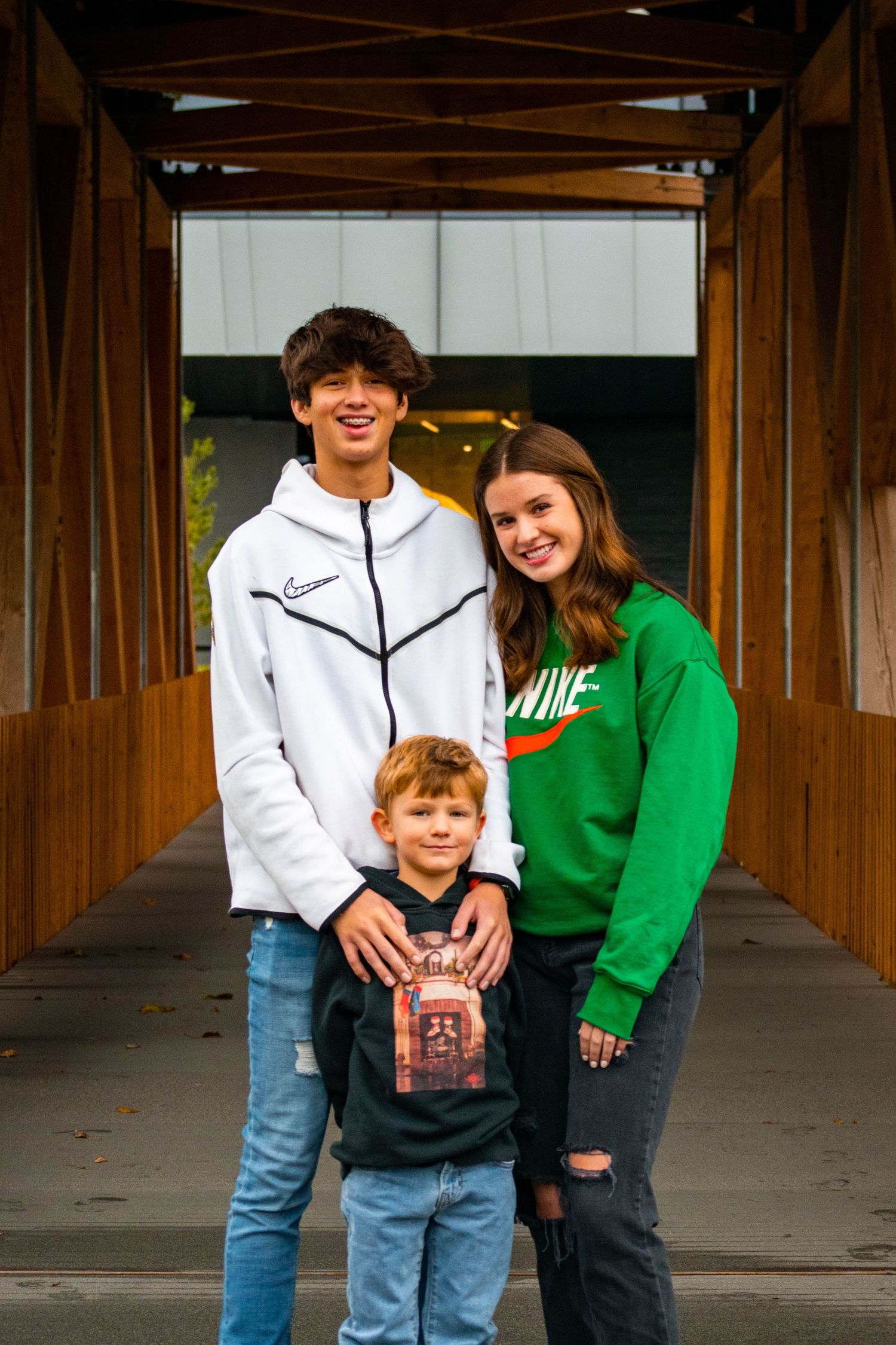 Alex Davis Photography: PNW Fall Family Photoshoot Session Siblings Posing In Beaverton Oregon