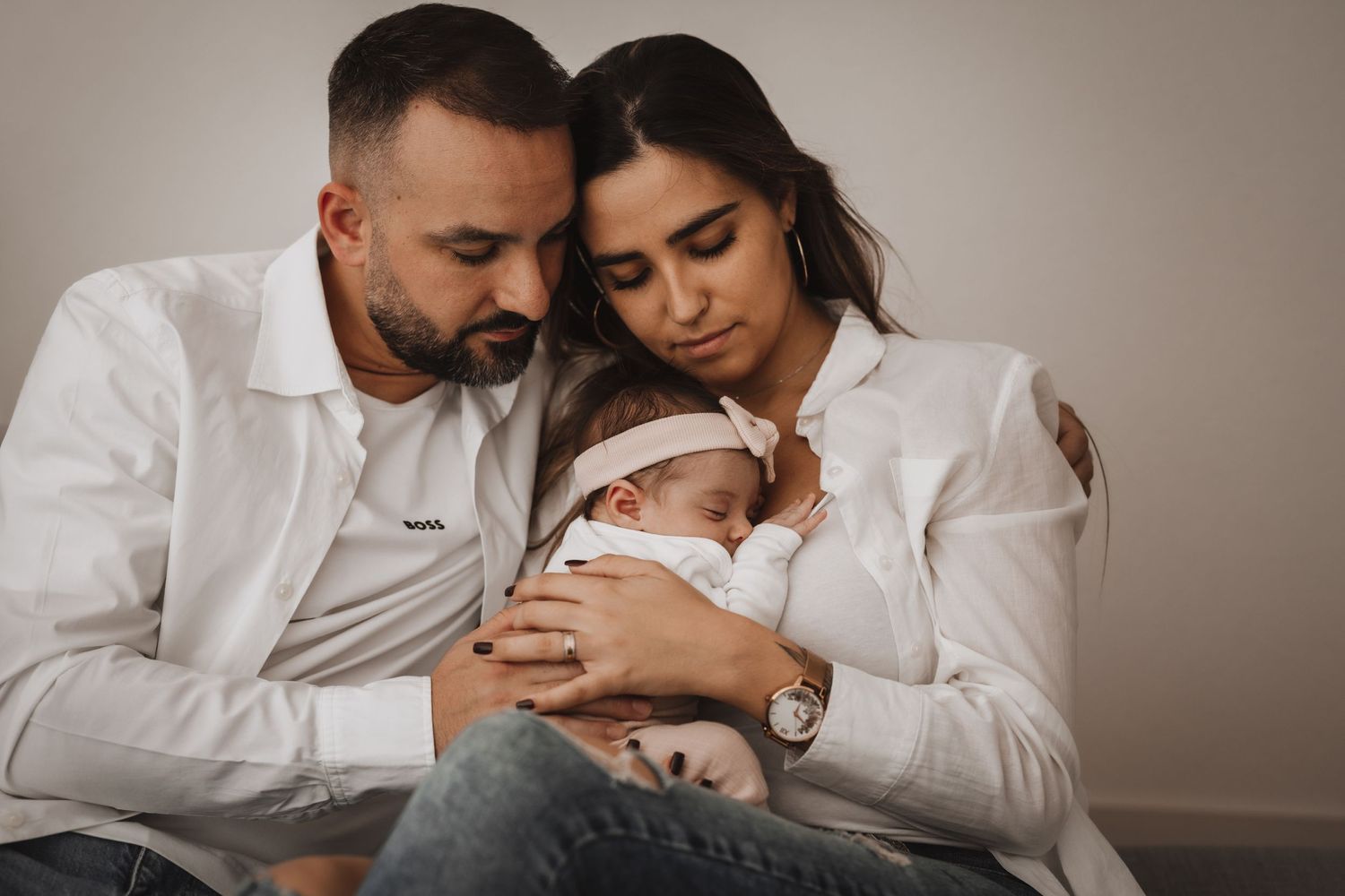 Nouveau-né lifestyle Suisse romande – Des photos authentiques et sincères pour immortaliser les premiers jours de votre bébé à la maison