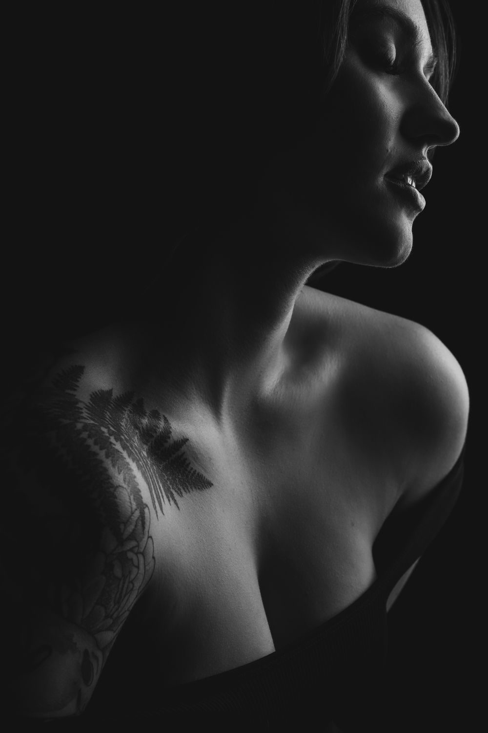 dramatic lighting boudoir shoot, seattle boudoir photographer, empowering photoshoot, beauty photography, luxury photographer