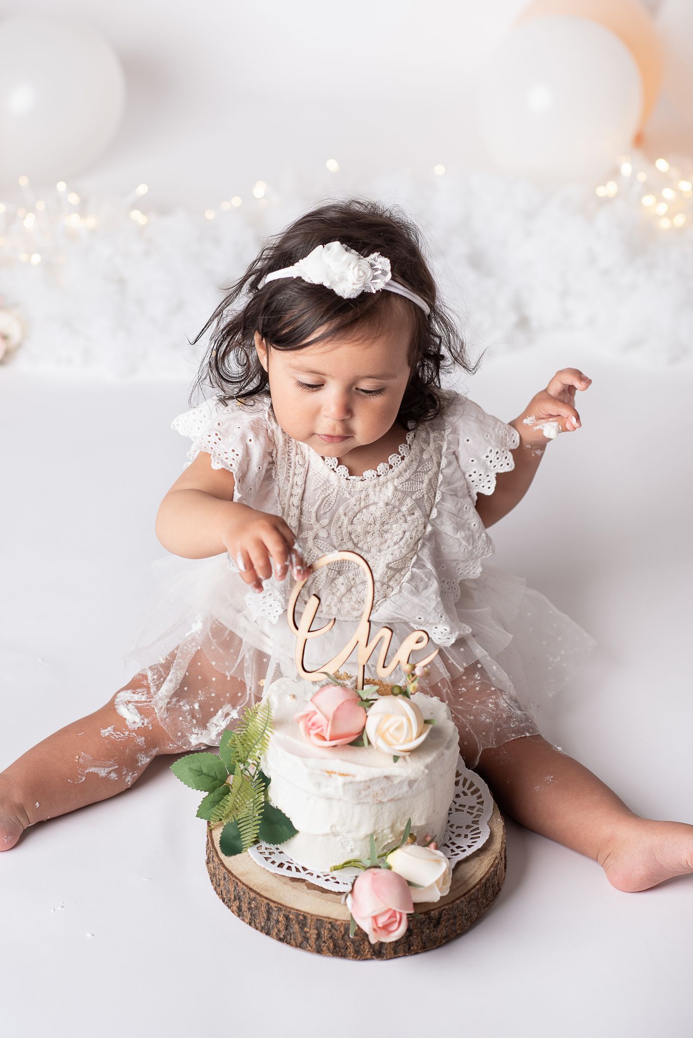 bambina-primo-anno-torta-palloncini