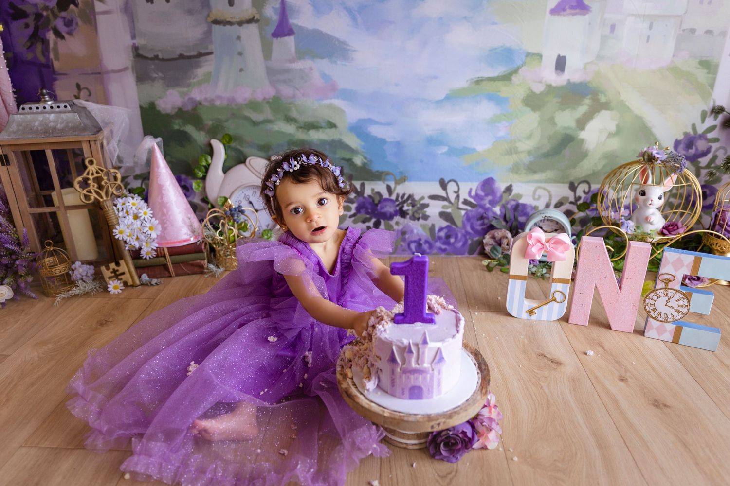 ponce puerto rico cake smash photographer in ponce Princesa vestida de violeta en estudio fotografico