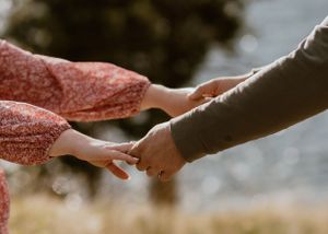 Engagement-photos-at-Bertram-park-Kelowna-BC