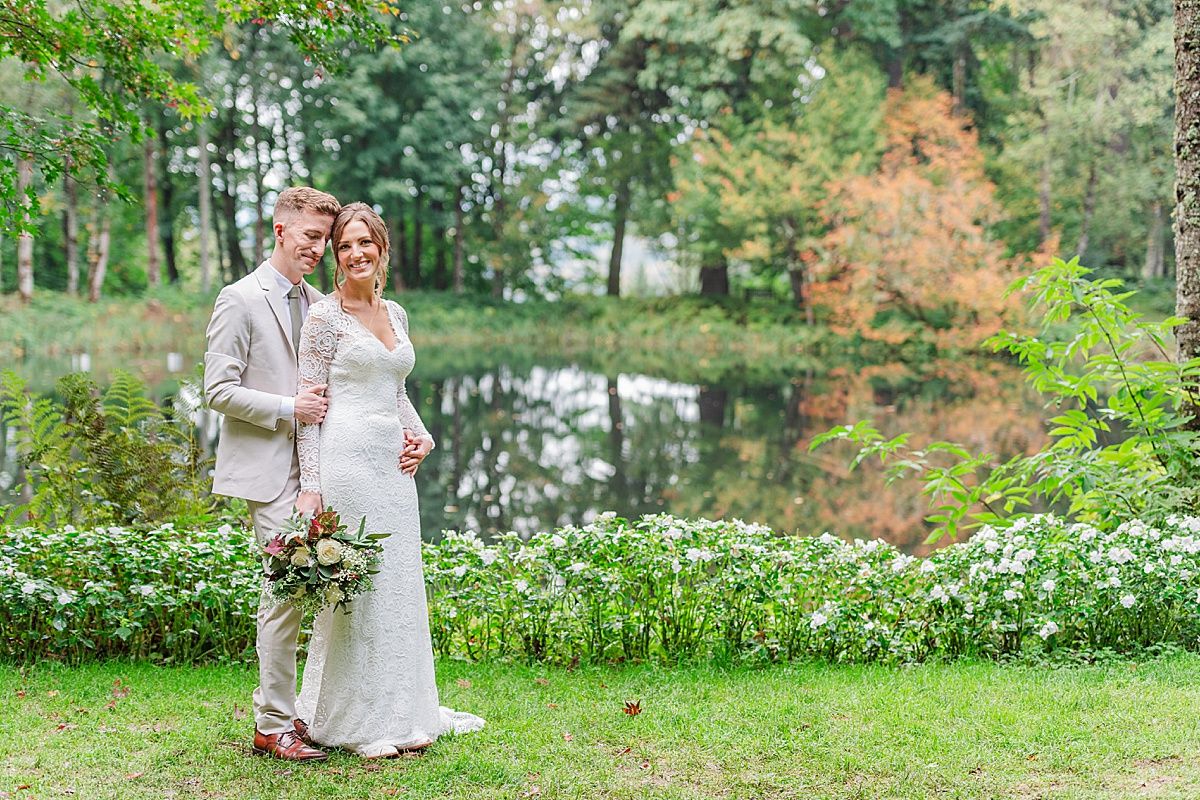 Fall wedding photo near Bridal Veil Lake Oregon