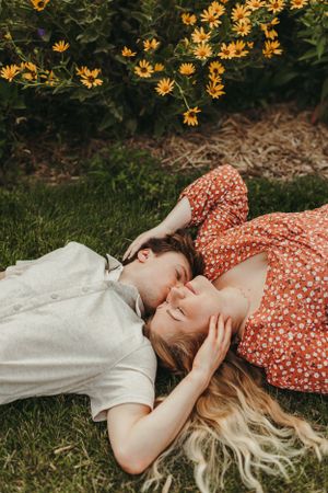 summer engagement photographer twin cities edina minnesota