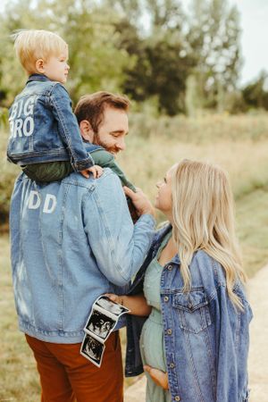 family photography pregnancy announcement woodbury minnesota