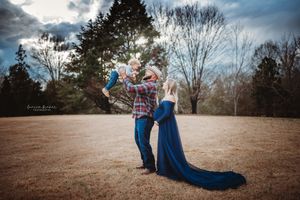 Braselton, Flowery Branch, Buford, Sugar Hill, Hoschton, Dacula 
Newborn & Family Photographer
Cake Smash, Senior Portraits, Headshots