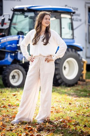 Delaware farm high school senior portraits with tractor